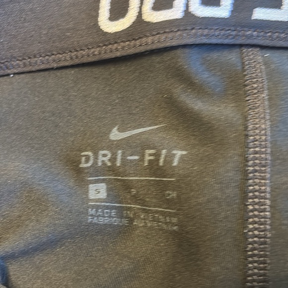 Nike Girls Black Leggings with Pink and Blue Tops - Picture 14 of 14